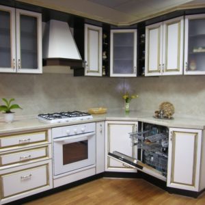 Кухня угловая, цвет - белый патина золото — Вариант № 21