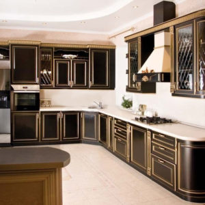 Кухня классическая угловая, цвет - черный патина золото — Вариант № 30