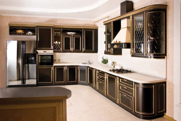 Кухня классическая угловая, цвет - черный патина золото — Вариант № 30