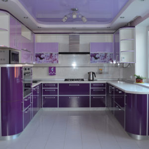 Кухня угловая, фасад пластик, цвет, виолет глянец и лиловый металлик - Вариант № 1