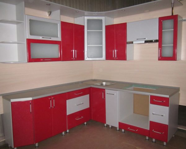 Кухня с пленкой пвх, цвет, лиловый и красный - Вариант № 11