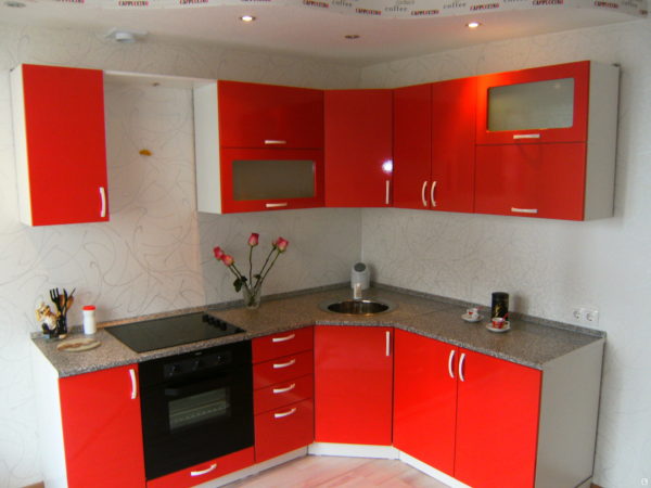 Кухня с пленкой пвх, угловая, цвет, красный — Вариант № 19